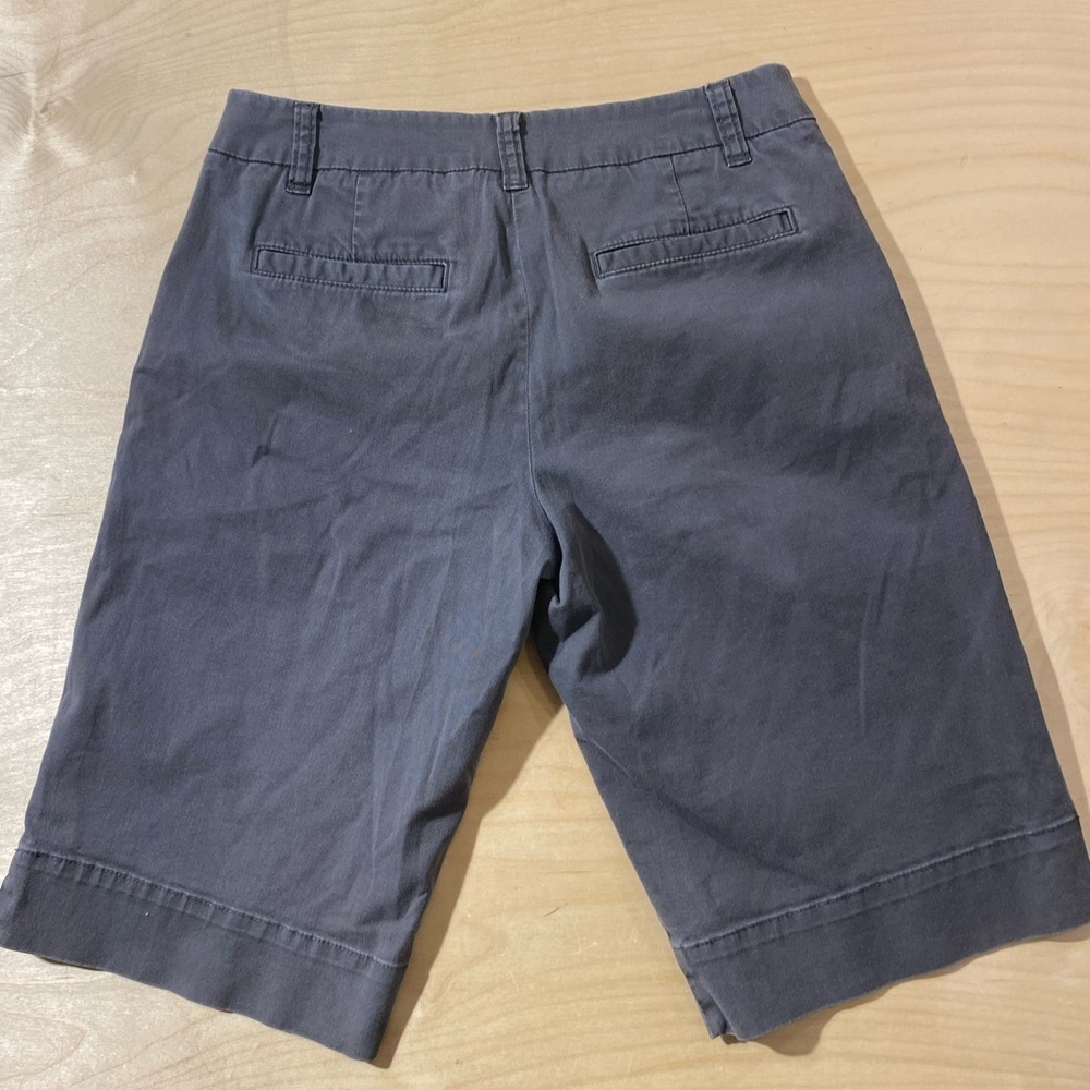 Manhattan Chino Classic Gray Women's Shorts size 2 (HS) - Picture 9 of 10